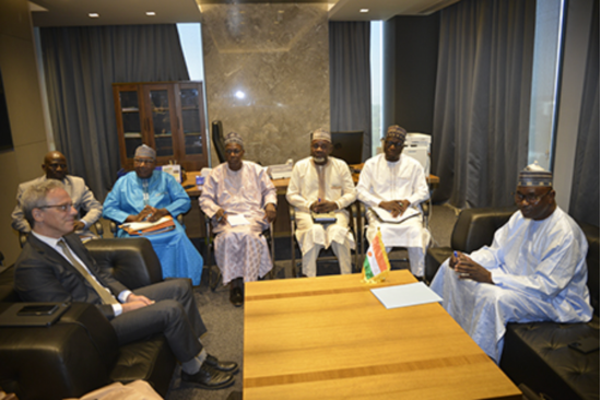 Audience au cabinet du Ministre Délégué chargé des Finances avec le Représentant Résident de la Banque Mondiale au Niger.